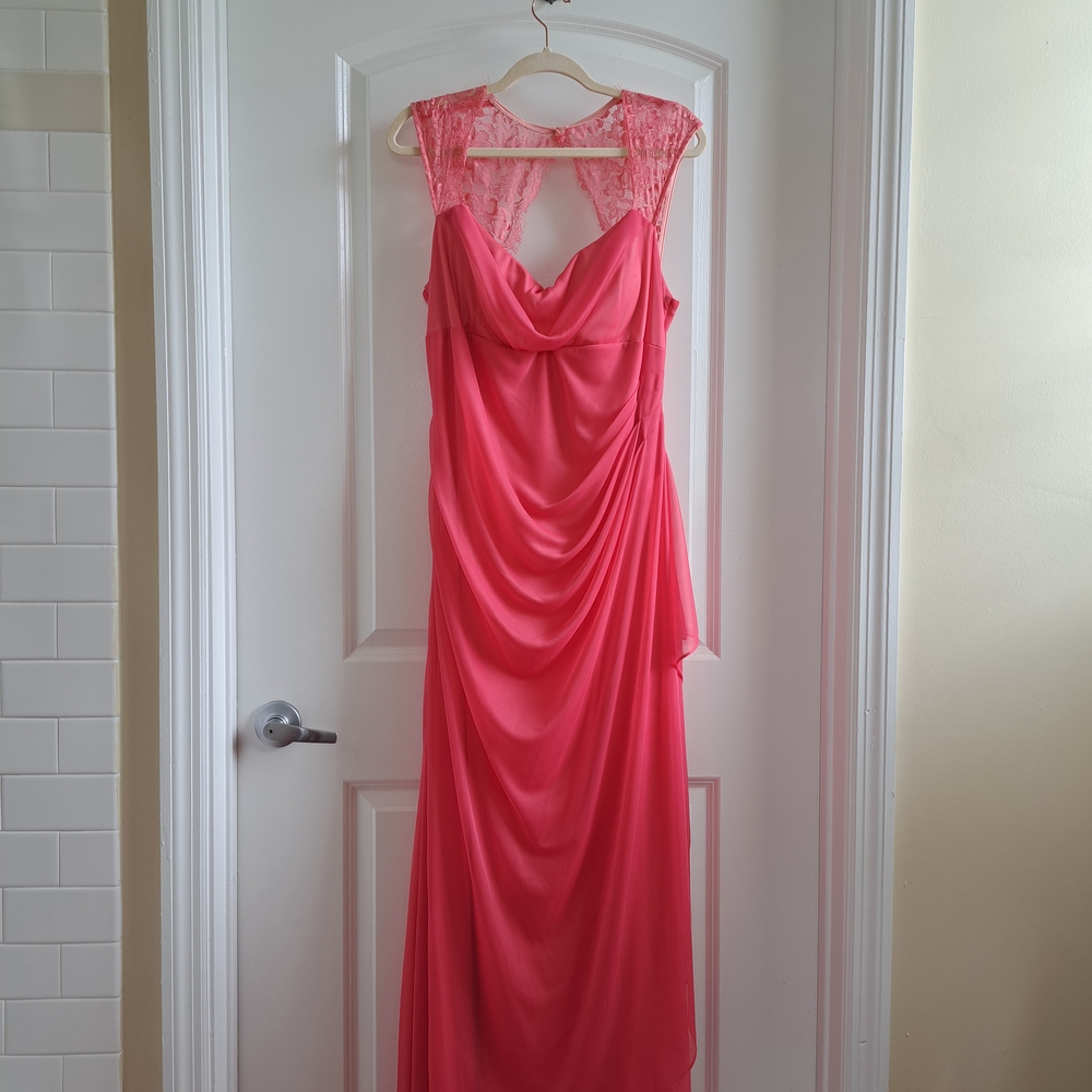Elegant Pink Lace Evening Dress